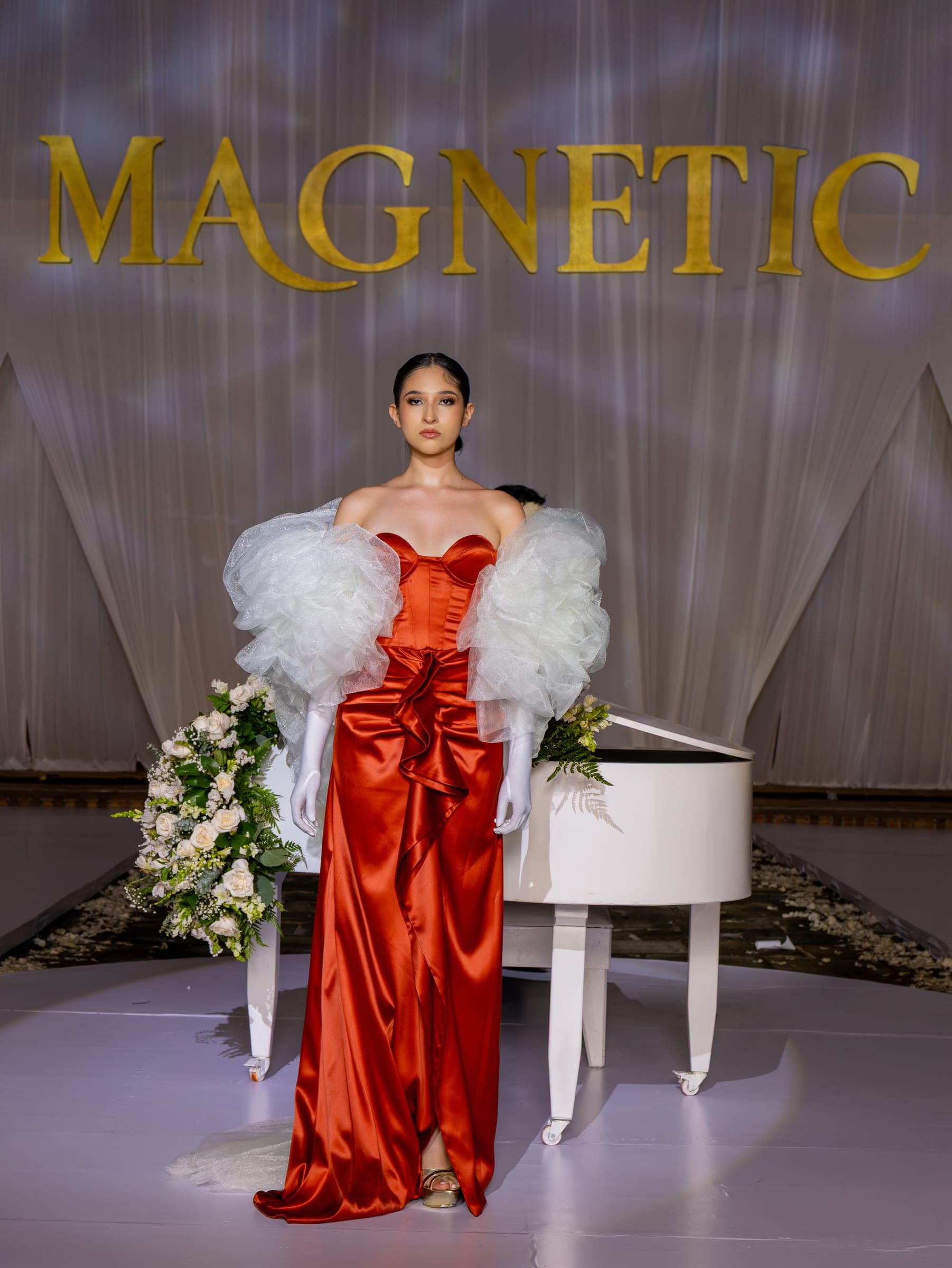 Gabriela Ramírez desfilando en pasarela