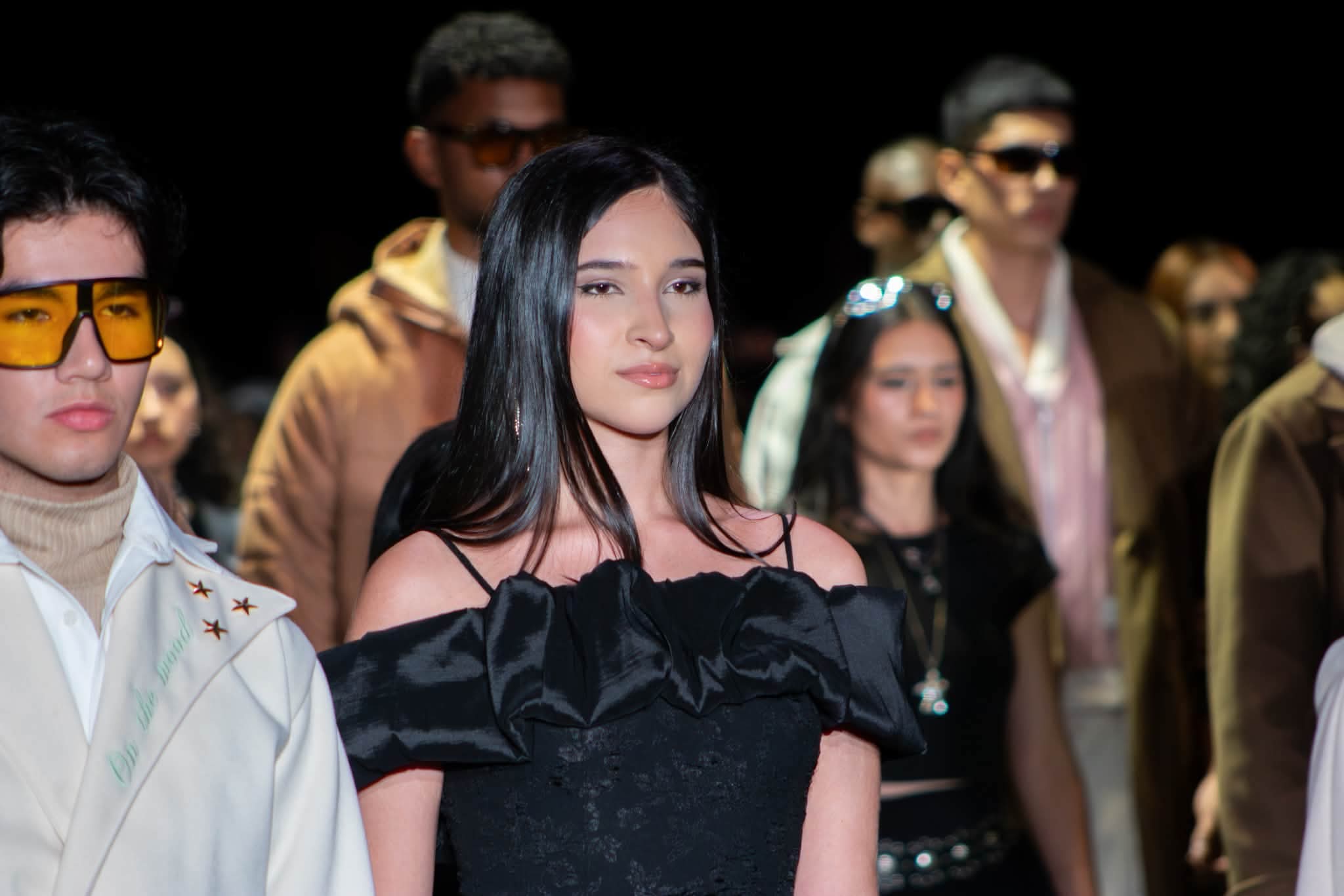 Gabriela Ramírez desfilando en pasarela