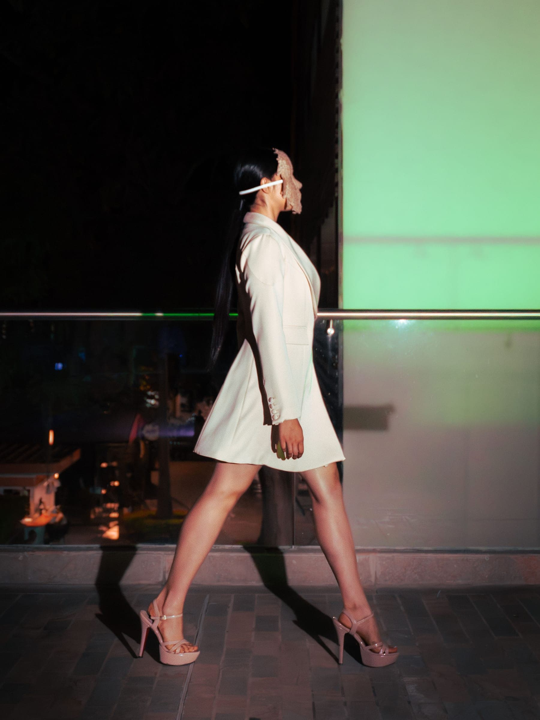 Gabriela Ramírez desfilando en pasarela