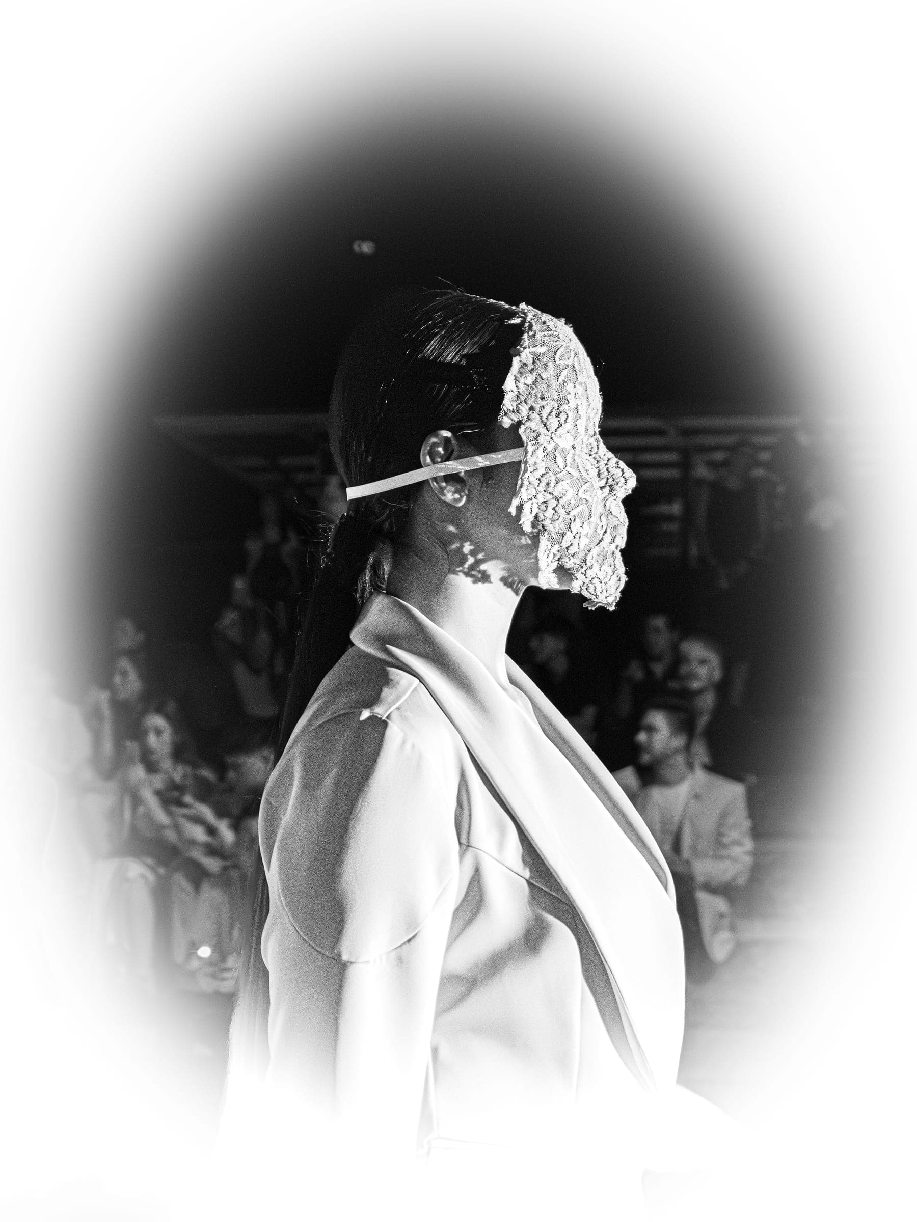 Gabriela Ramírez desfilando en pasarela